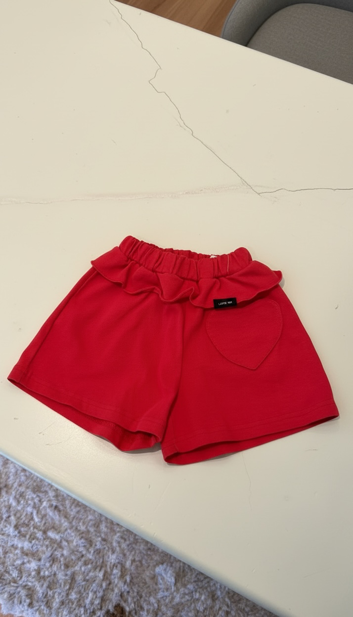 PANTALONCINO ROSSO CON CUORE